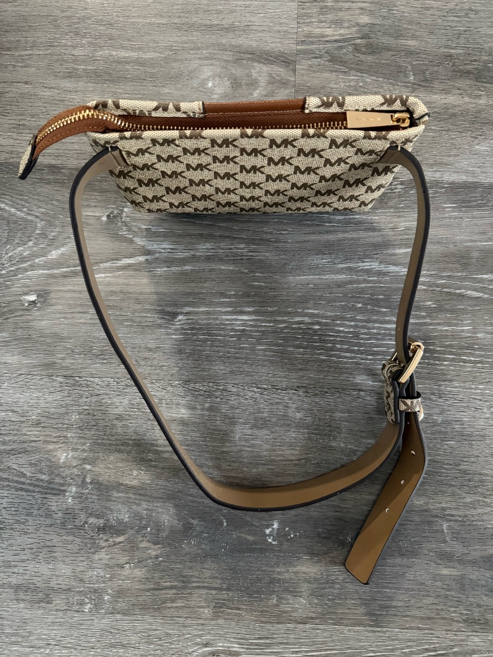 Michael Kors Signature Logo Belt Bag / Fanny Pack in the Classic Brown & Tan! - Picture 4 of 14